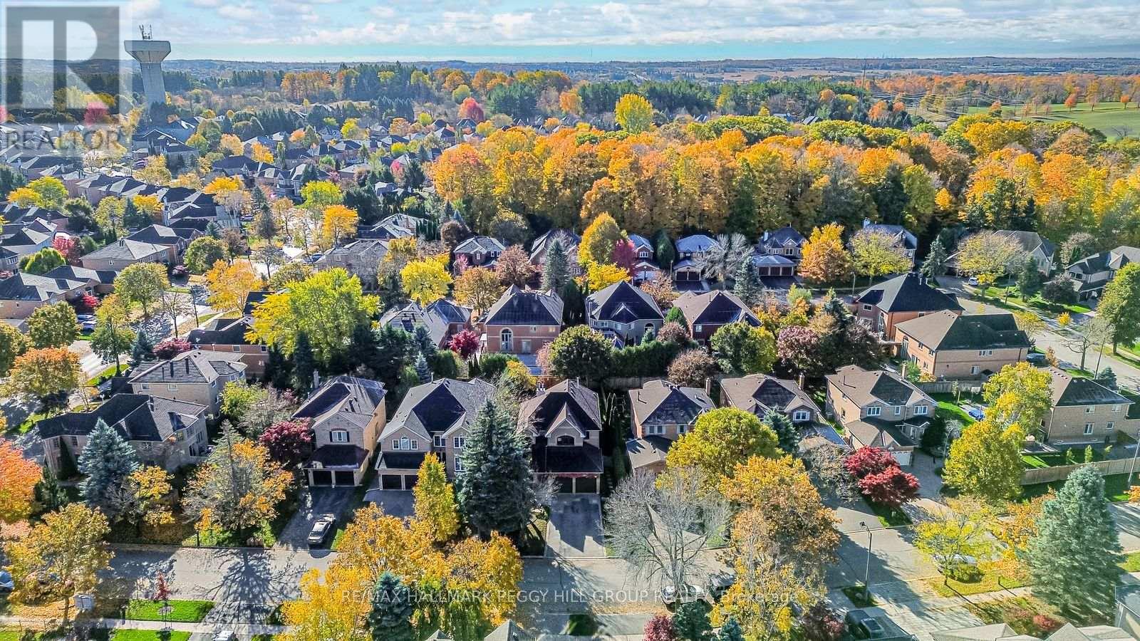 15 Charing Crescent, Aurora, Ontario  L4G 6P4 - Photo 2 - N12661554