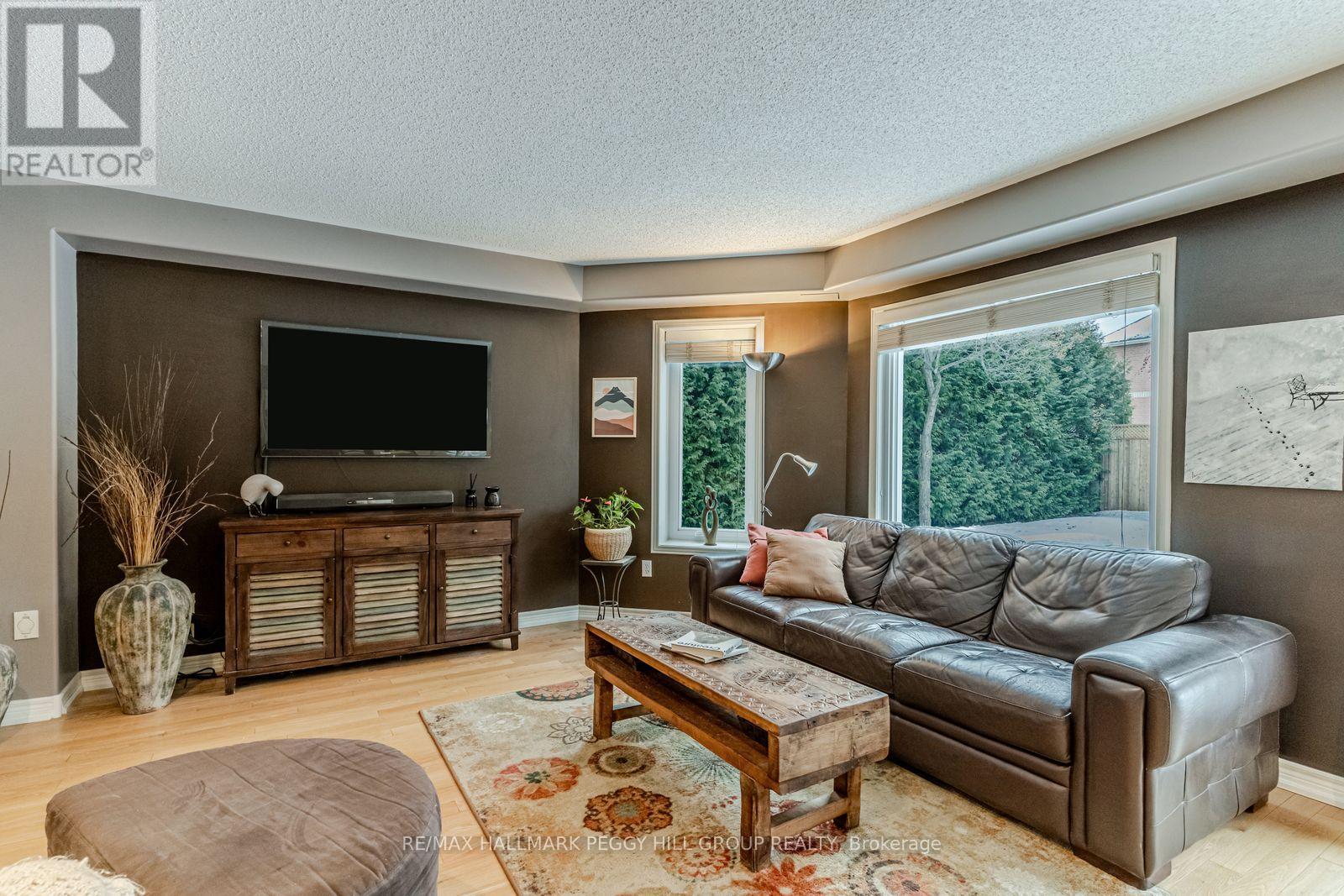 15 Charing Crescent, Aurora, Ontario  L4G 6P4 - Photo 6 - N12661554