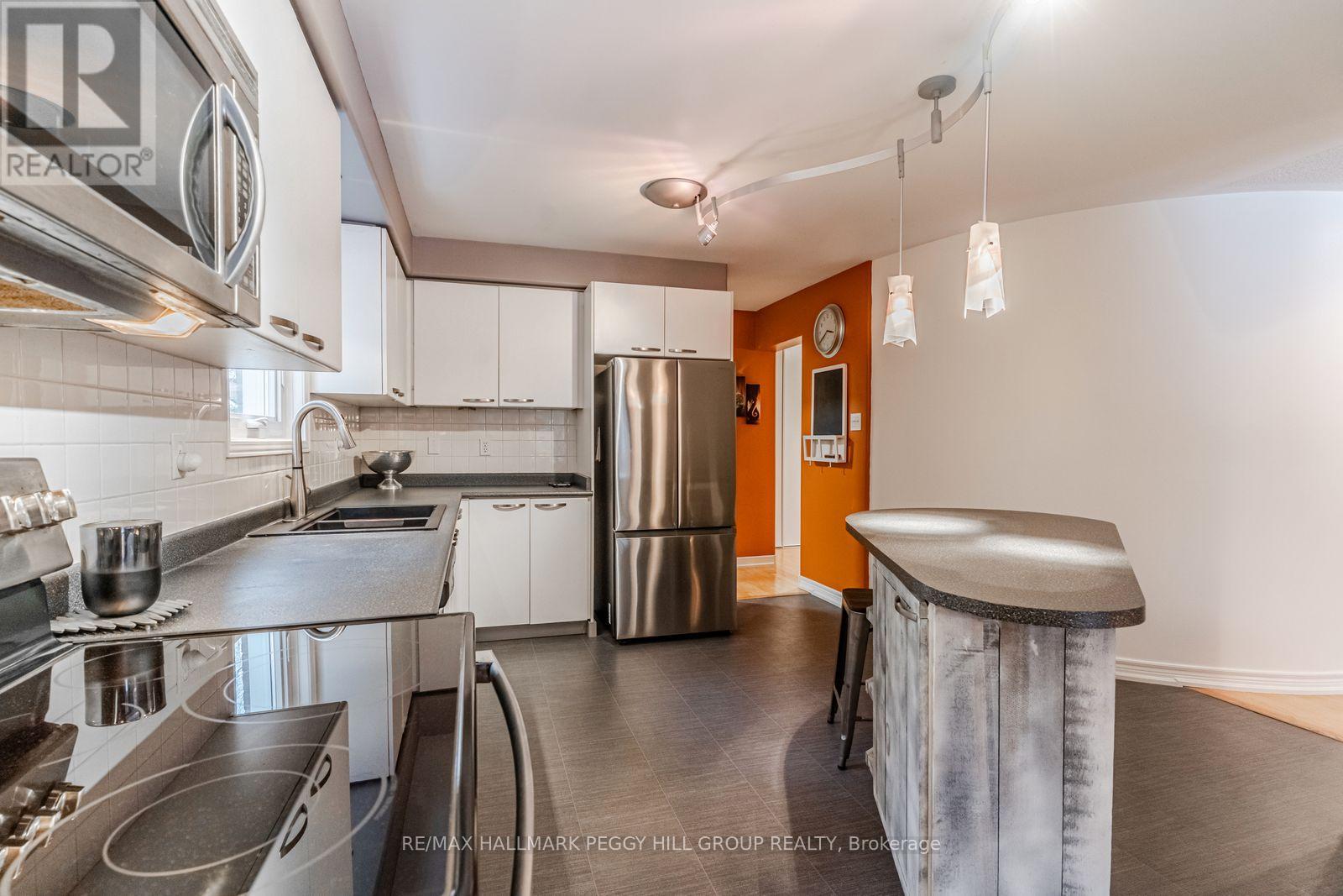 15 Charing Crescent, Aurora, Ontario  L4G 6P4 - Photo 7 - N12661554