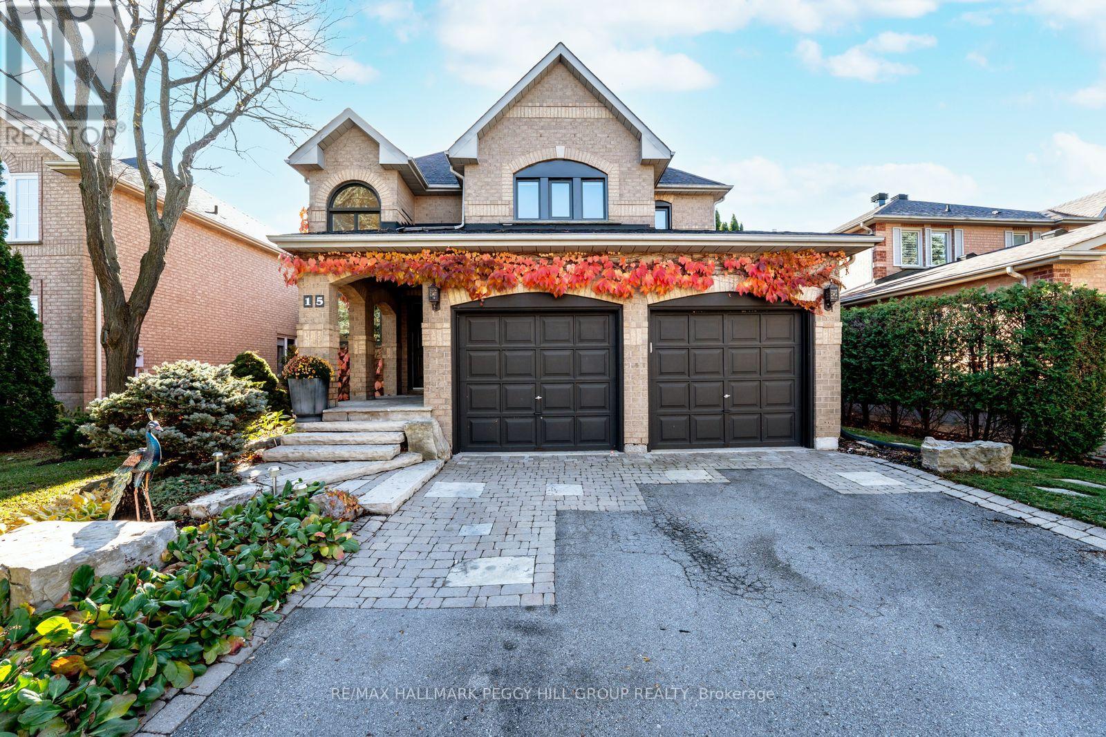 15 CHARING CRESCENT, Aurora, Ontario