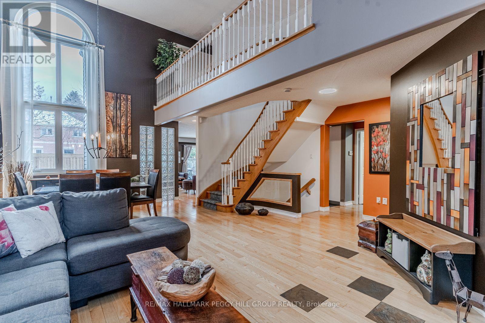 15 Charing Crescent, Aurora, Ontario  L4G 6P4 - Photo 3 - N12661554