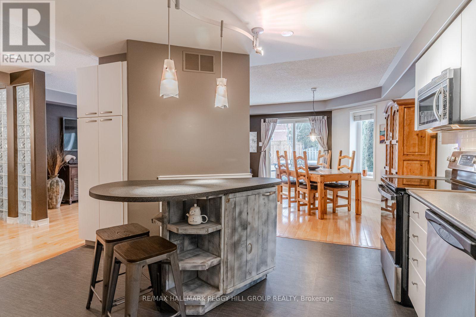 15 Charing Crescent, Aurora, Ontario  L4G 6P4 - Photo 8 - N12661554