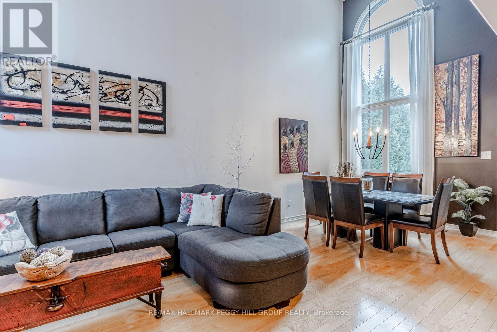 15 Charing Crescent, Aurora, Ontario  L4G 6P4 - Photo 4 - N12661554