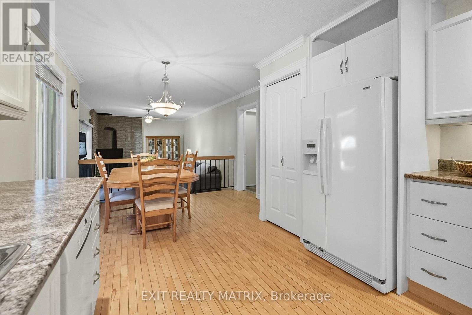 159 Dunlop Crescent, Russell, Ontario  K4R 1B3 - Photo 13 - X12701066