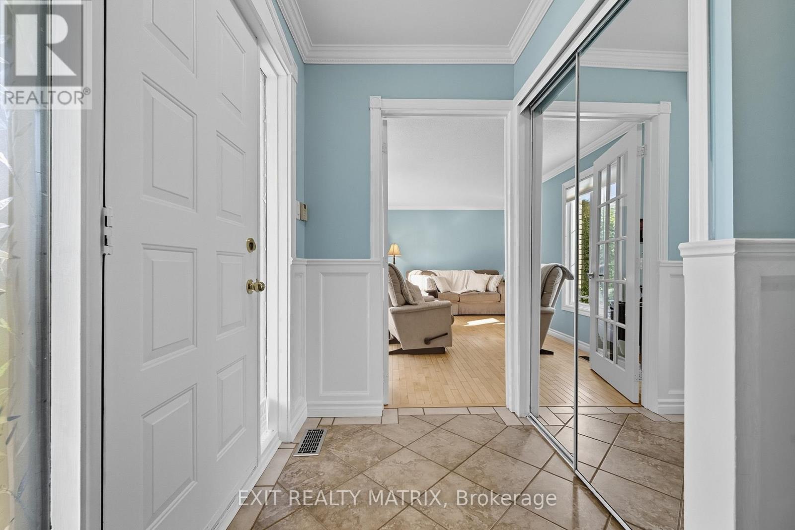 159 Dunlop Crescent, Russell, Ontario  K4R 1B3 - Photo 6 - X12701066