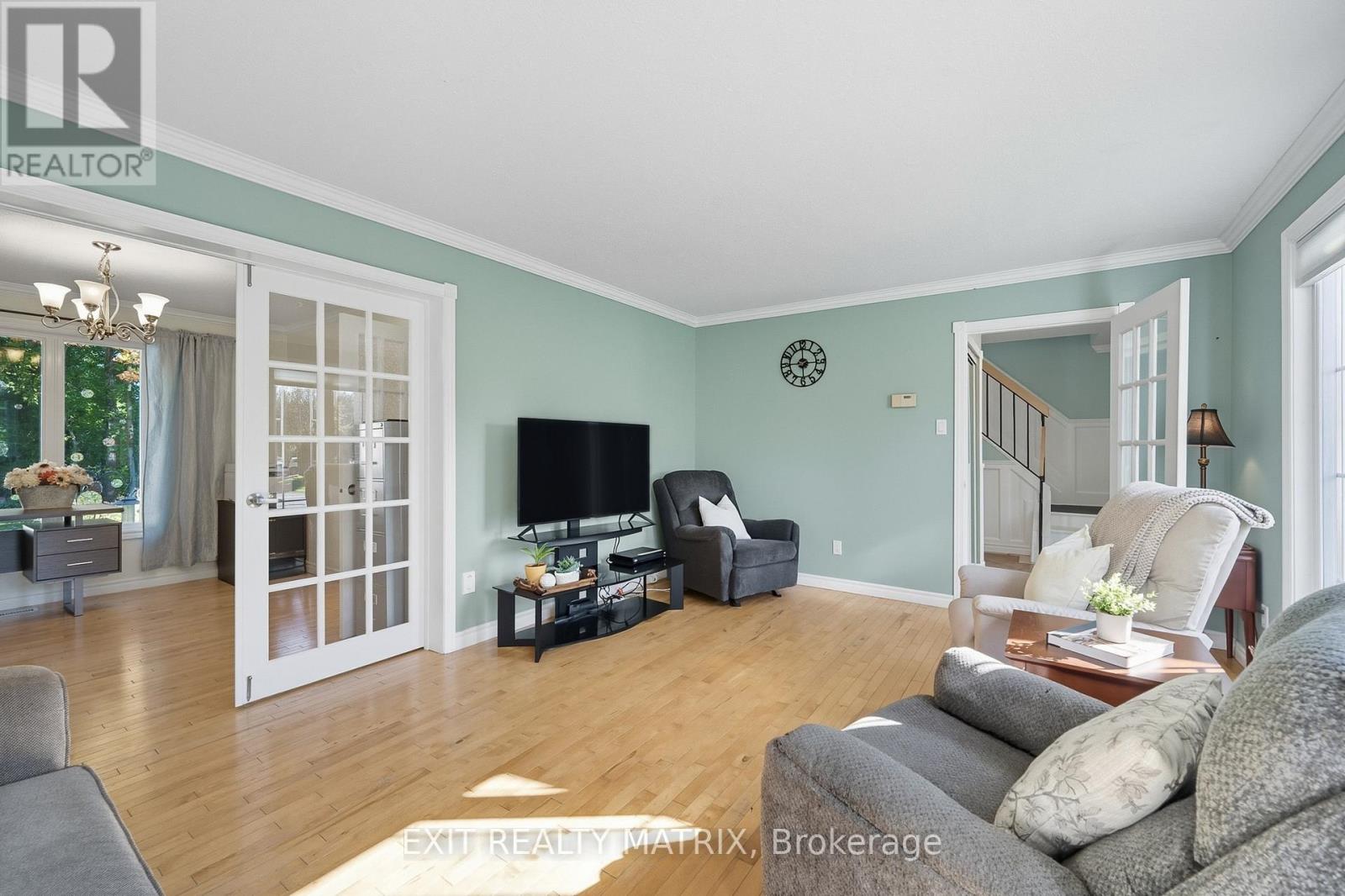 159 Dunlop Crescent, Russell, Ontario  K4R 1B3 - Photo 9 - X12701066