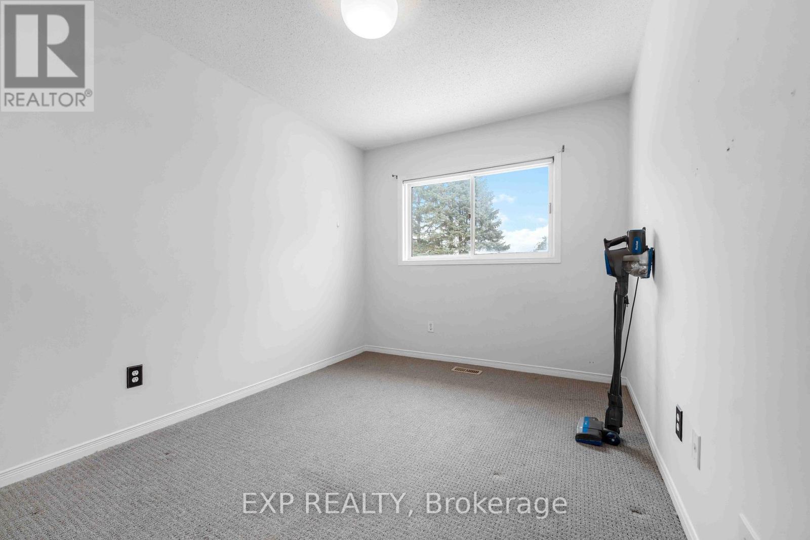 86 Furlong Crescent, Ottawa, Ontario  K2M 2H9 - Photo 19 - X12701076