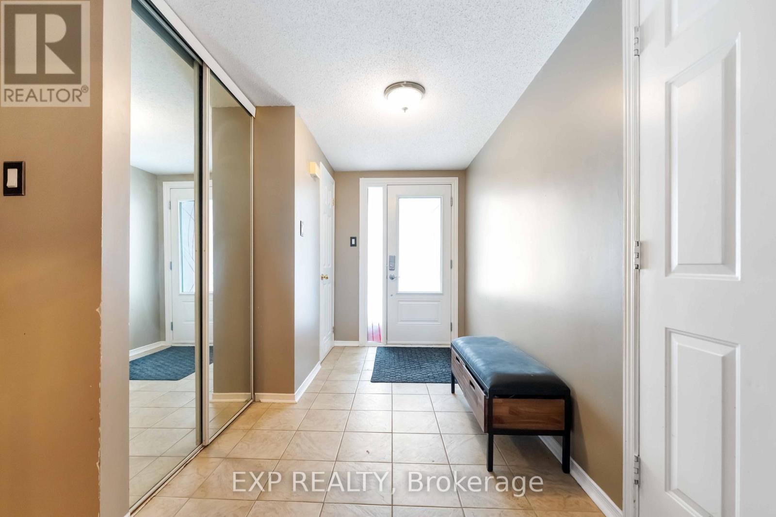 86 Furlong Crescent, Ottawa, Ontario  K2M 2H9 - Photo 3 - X12701076