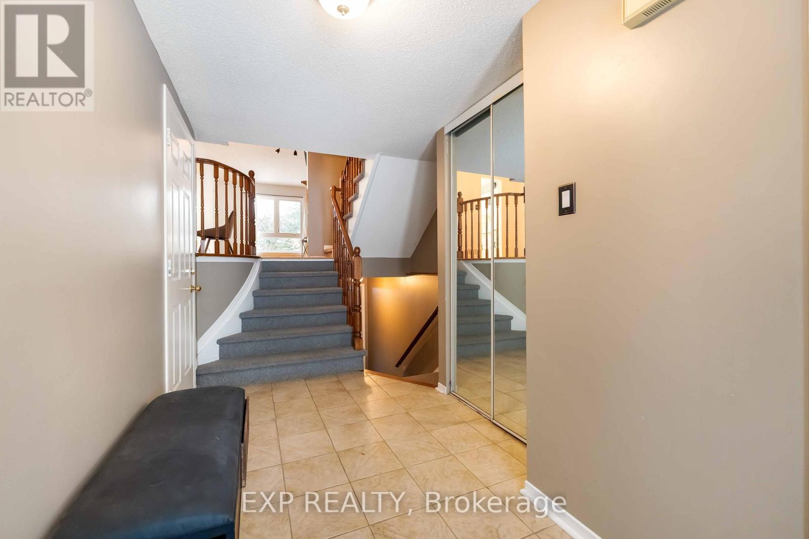 86 Furlong Crescent, Ottawa, Ontario  K2M 2H9 - Photo 4 - X12701076
