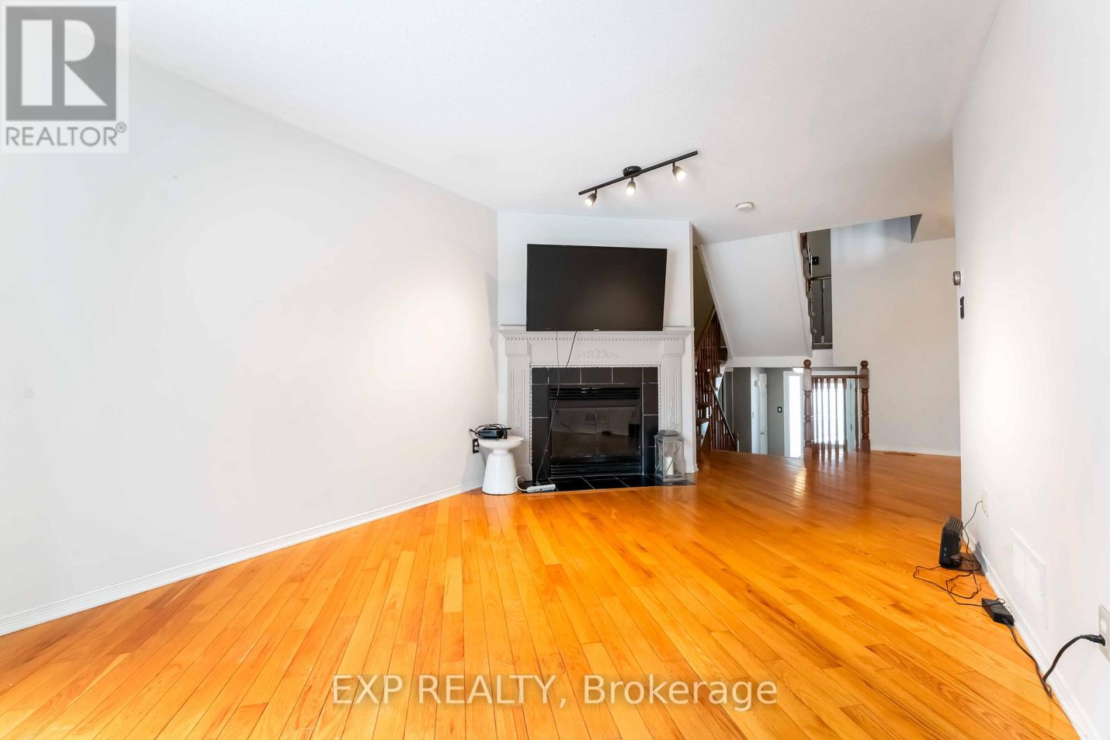 86 Furlong Crescent, Ottawa, Ontario  K2M 2H9 - Photo 7 - X12701076