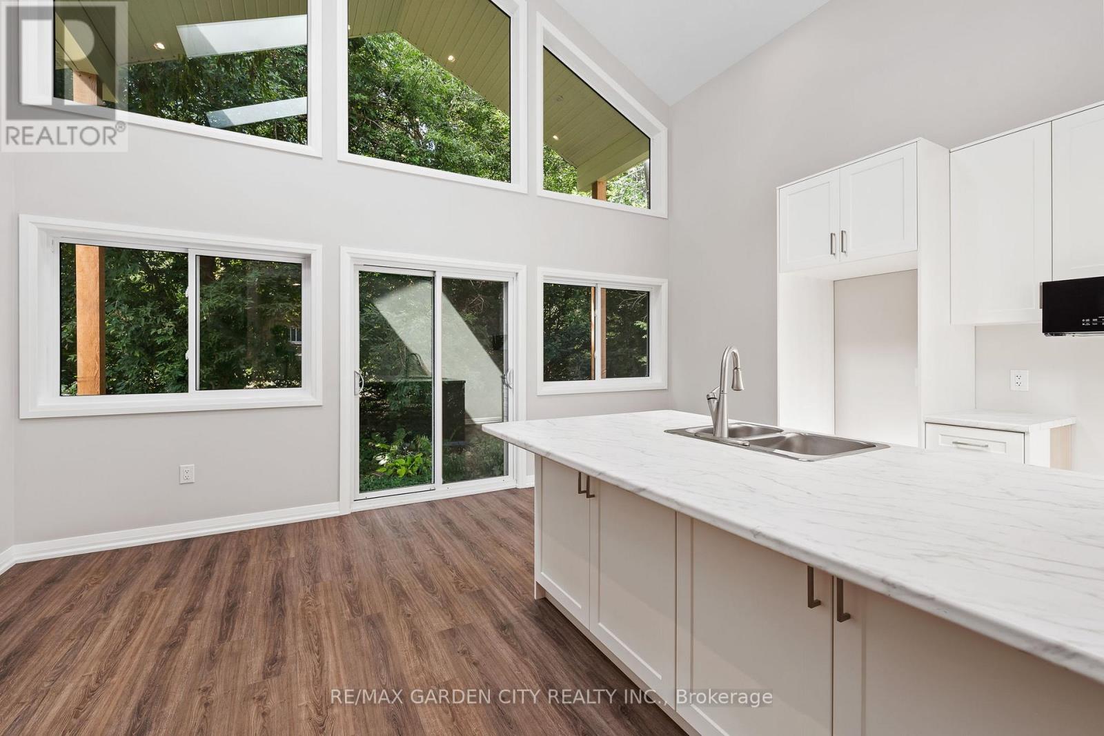 34 Kenworth Drive, St. Catharines, Ontario  L2M 4S2 - Photo 12 - X12701038