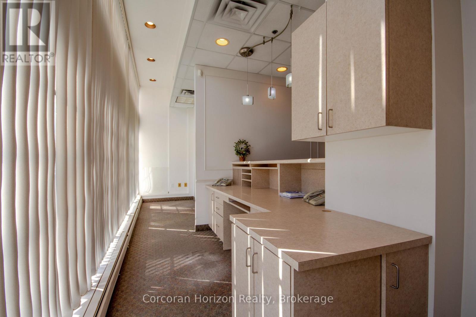 101 - 200 James Street S, Hamilton, Ontario  L8P 1Y6 - Photo 3 - X12701042