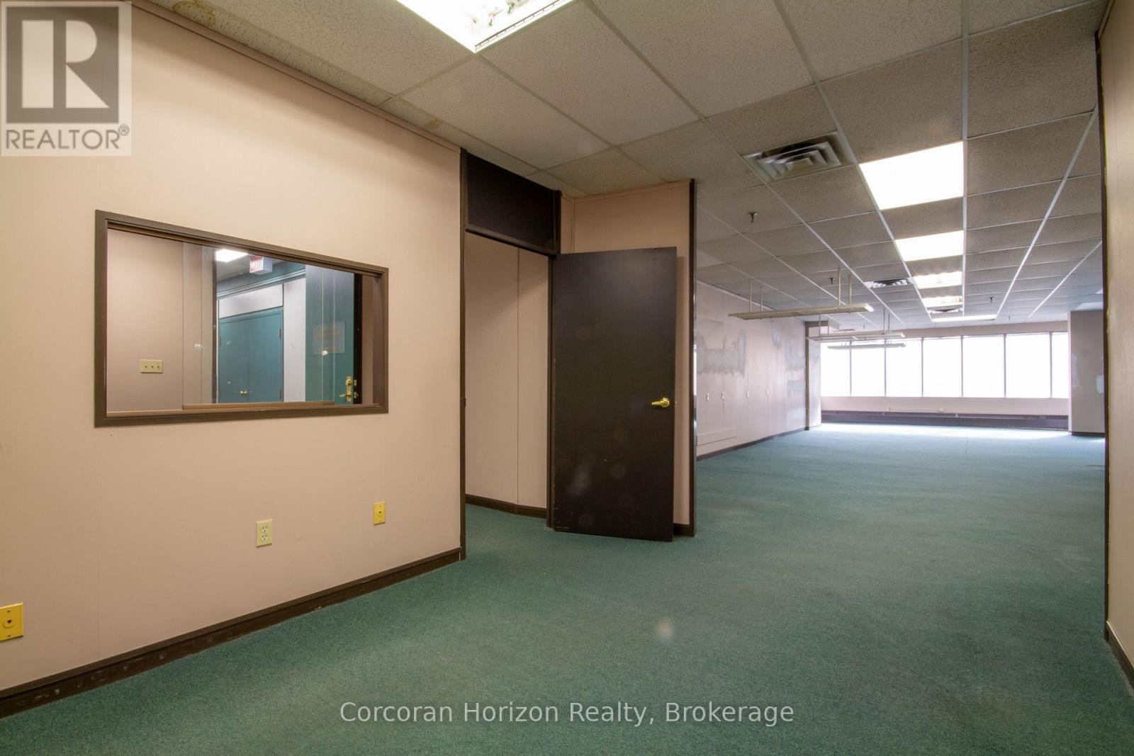 206 - 200 James Street S, Hamilton, Ontario  L8P 1Y6 - Photo 4 - X12701046