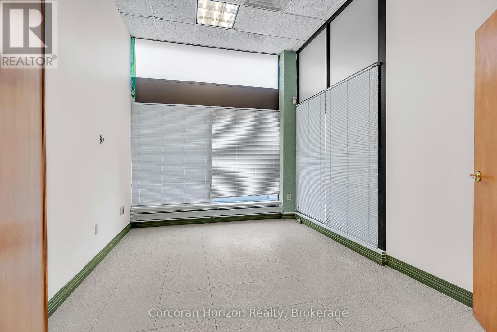 9 Robinson - 200 James Street S, Hamilton, Ontario  L8P 1Y6 - Photo 12 - X12701054