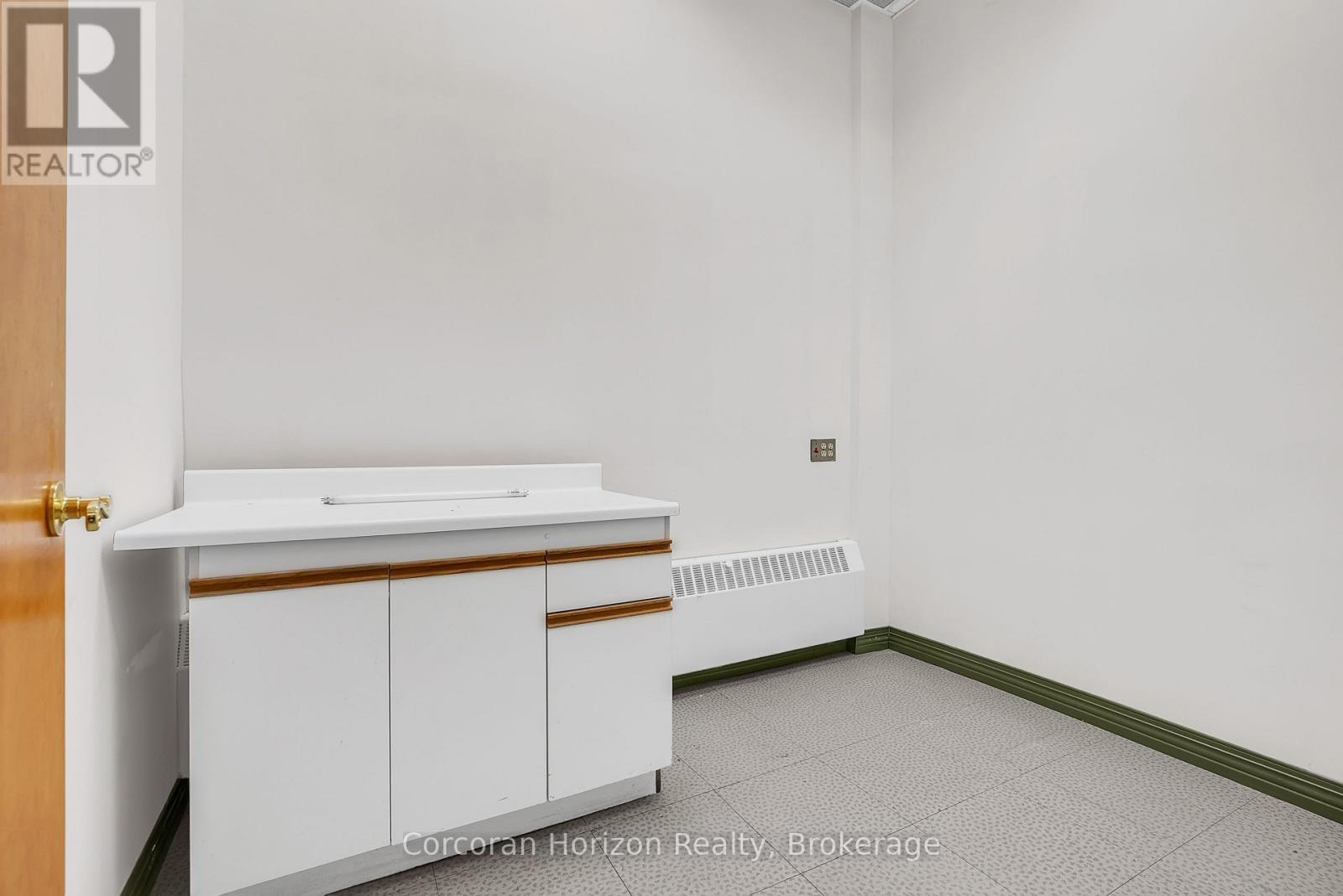 9 Robinson - 200 James Street S, Hamilton, Ontario  L8P 1Y6 - Photo 15 - X12701054