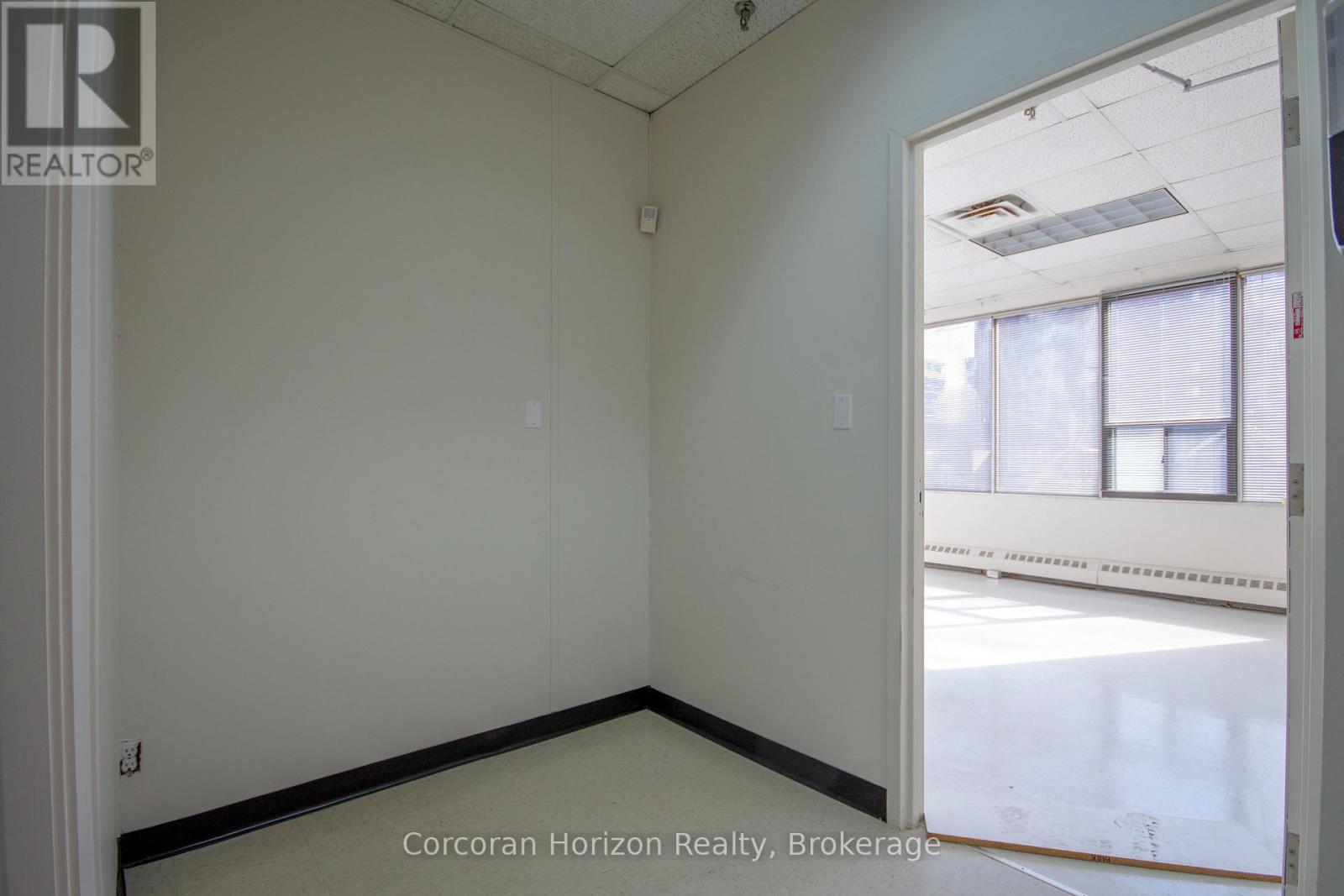 301a - 200 James Street S, Hamilton, Ontario  L8P 1Y6 - Photo 5 - X12701068