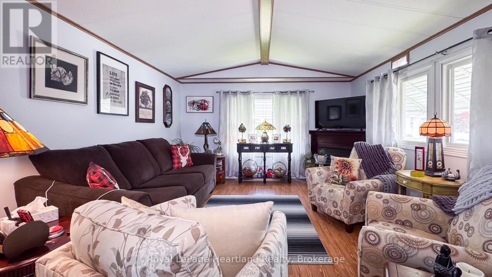 45 Redford Drive, South Huron, Ontario  N0M 1S3 - Photo 9 - X12189624