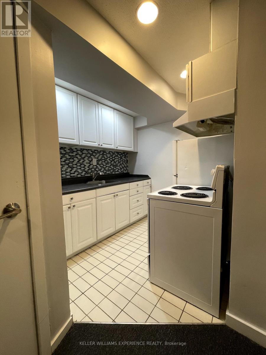 Basement Unit - 304 Cliffwood Rd N, Toronto, Ontario  M2H 2E5 - Photo 6 - C12700910