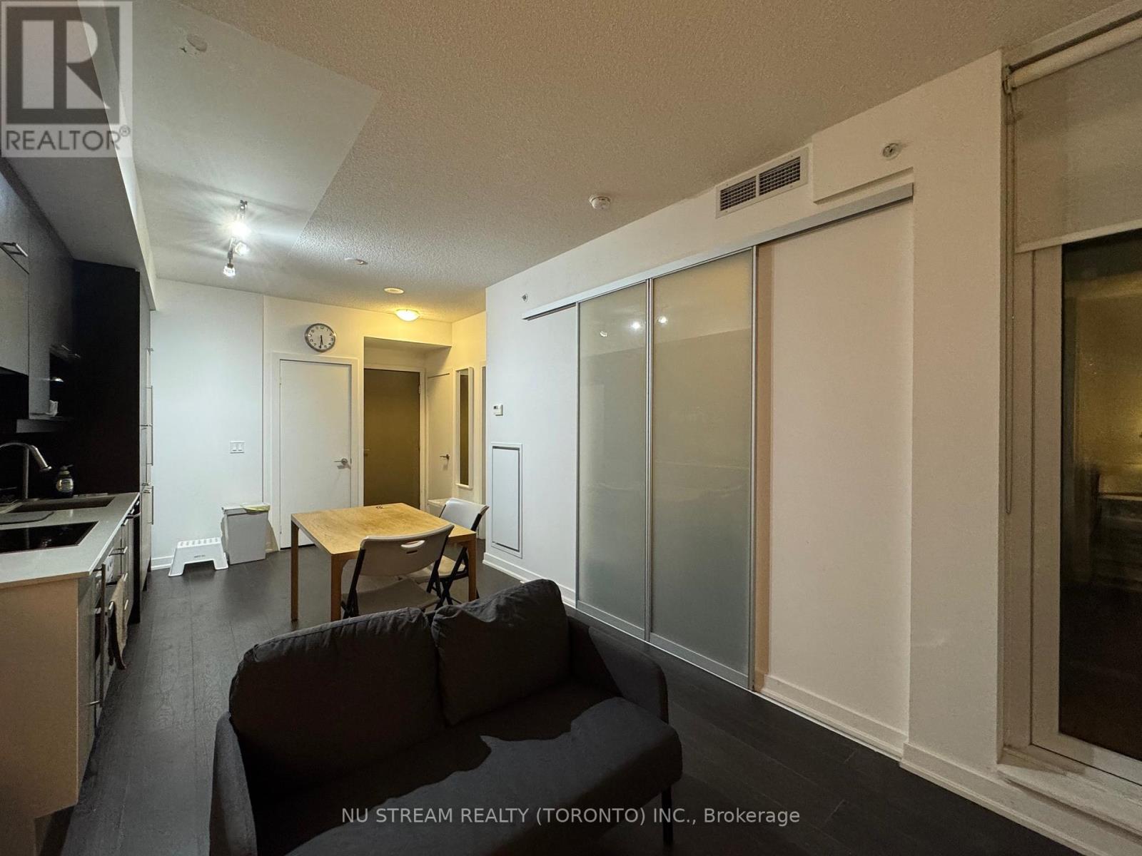 1403 - 199 Richmond Street W, Toronto, Ontario  M5V 0H4 - Photo 3 - C12700980