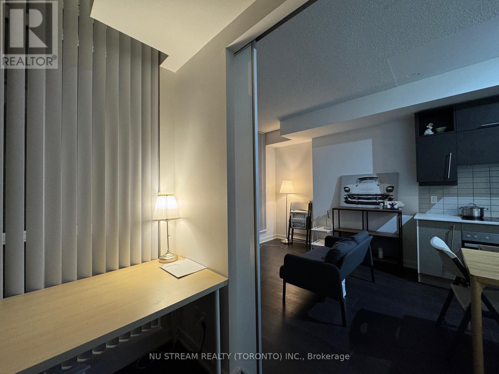 1403 - 199 Richmond Street W, Toronto, Ontario  M5V 0H4 - Photo 7 - C12700980