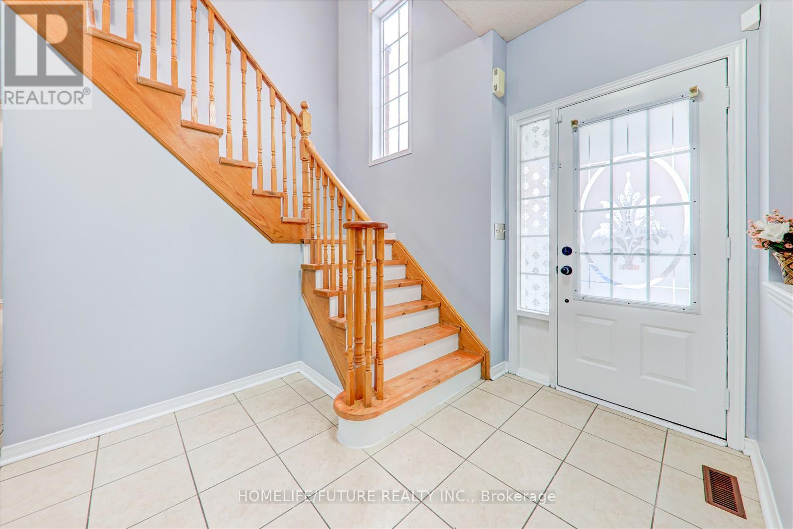 Main - 221 Hupfield Trail, Toronto, Ontario  M1B 4L8 - Photo 2 - E12700914