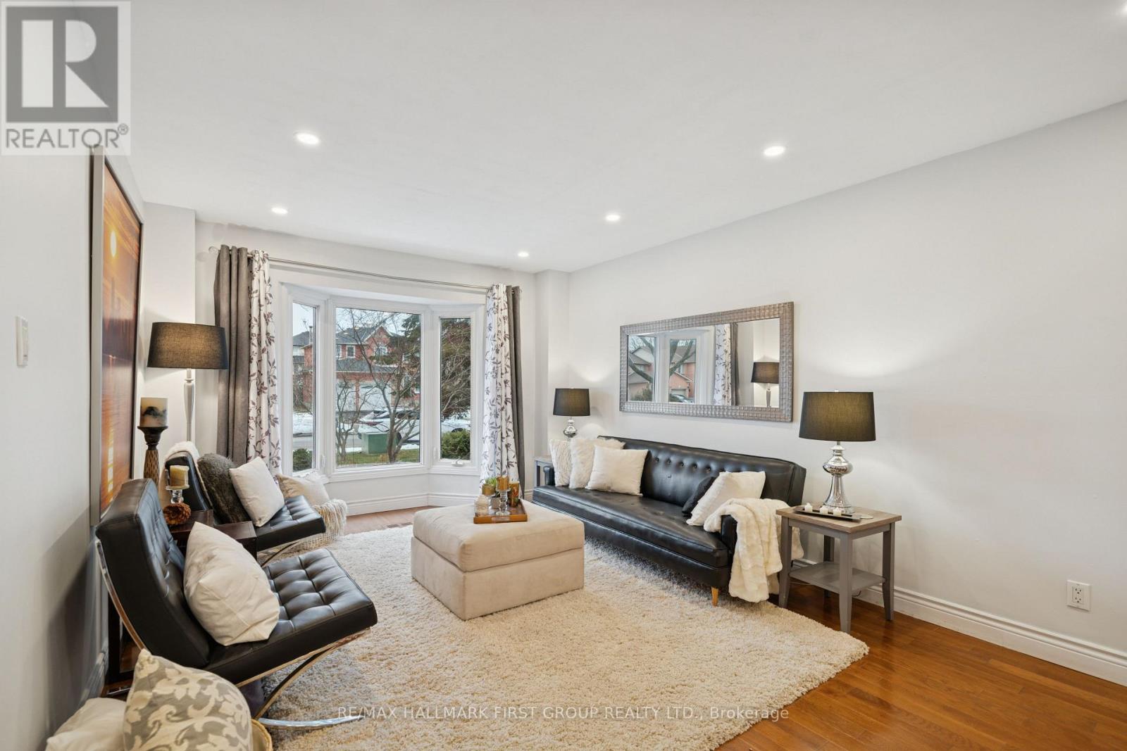 724 Barnes Crescent, Oshawa, Ontario  L1J 8K1 - Photo 3 - E12701026