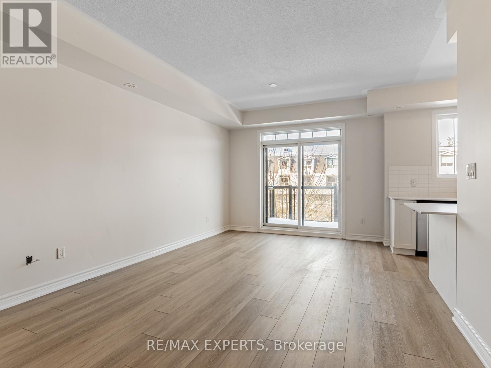 303 - 199 Pine Grove Road, Vaughan, Ontario  L4L 0H8 - Photo 4 - N12700894