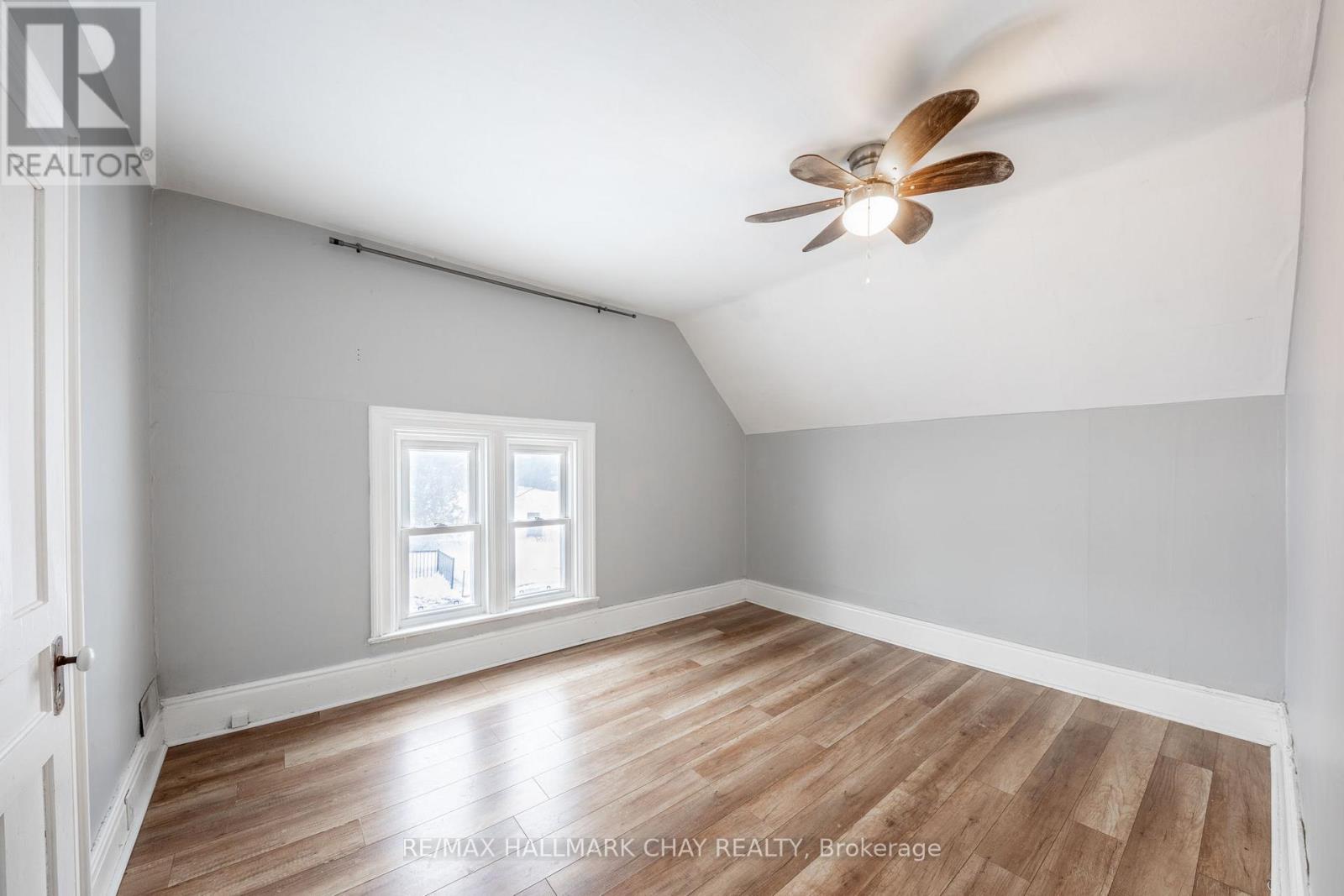 18 Eugenia Street, Barrie, Ontario  L4M 1P5 - Photo 11 - S12700964