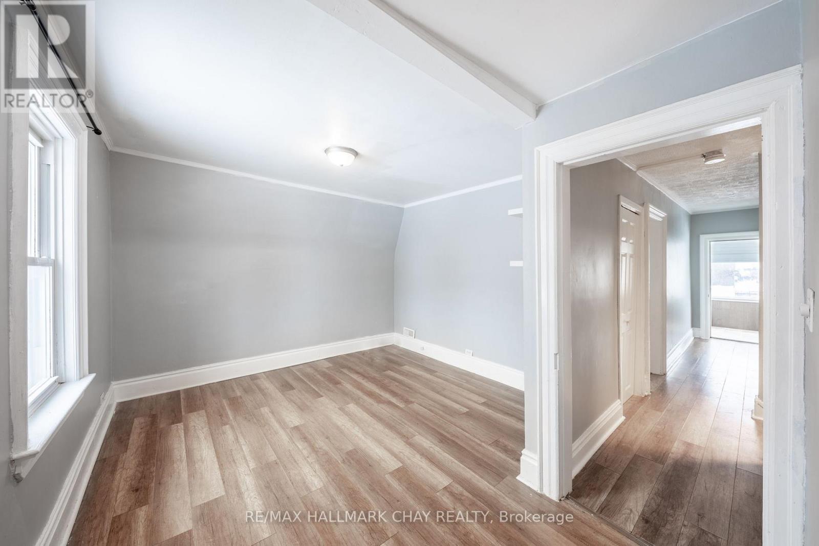 18 Eugenia Street, Barrie, Ontario  L4M 1P5 - Photo 4 - S12700964