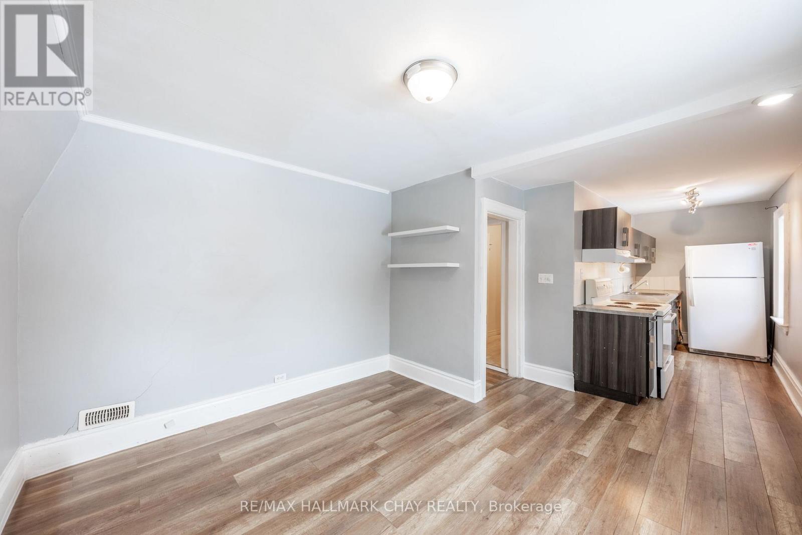 18 Eugenia Street, Barrie, Ontario  L4M 1P5 - Photo 5 - S12700964