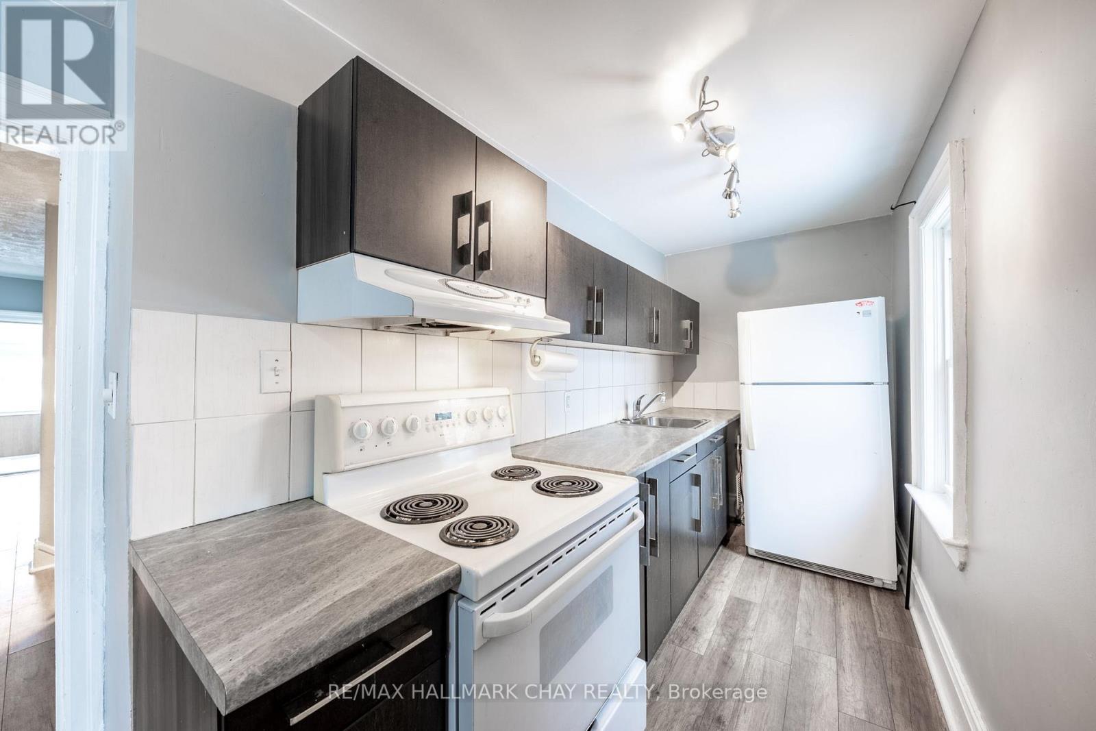 18 Eugenia Street, Barrie, Ontario  L4M 1P5 - Photo 8 - S12700964