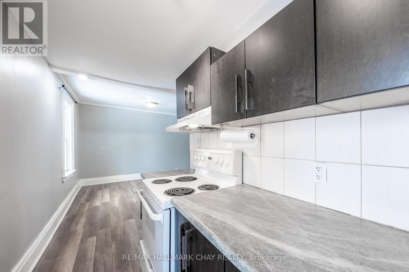 18 Eugenia Street, Barrie, Ontario  L4M 1P5 - Photo 9 - S12700964