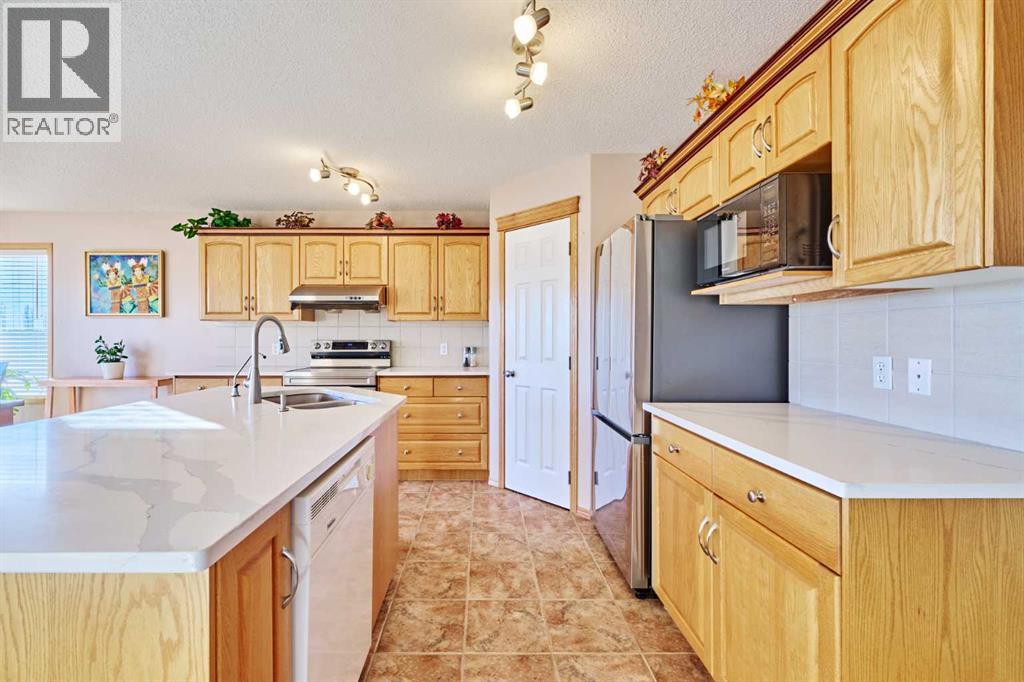 60 Edgeridge Close Nw, Calgary, Alberta  T3A 6K4 - Photo 9 - A2279380