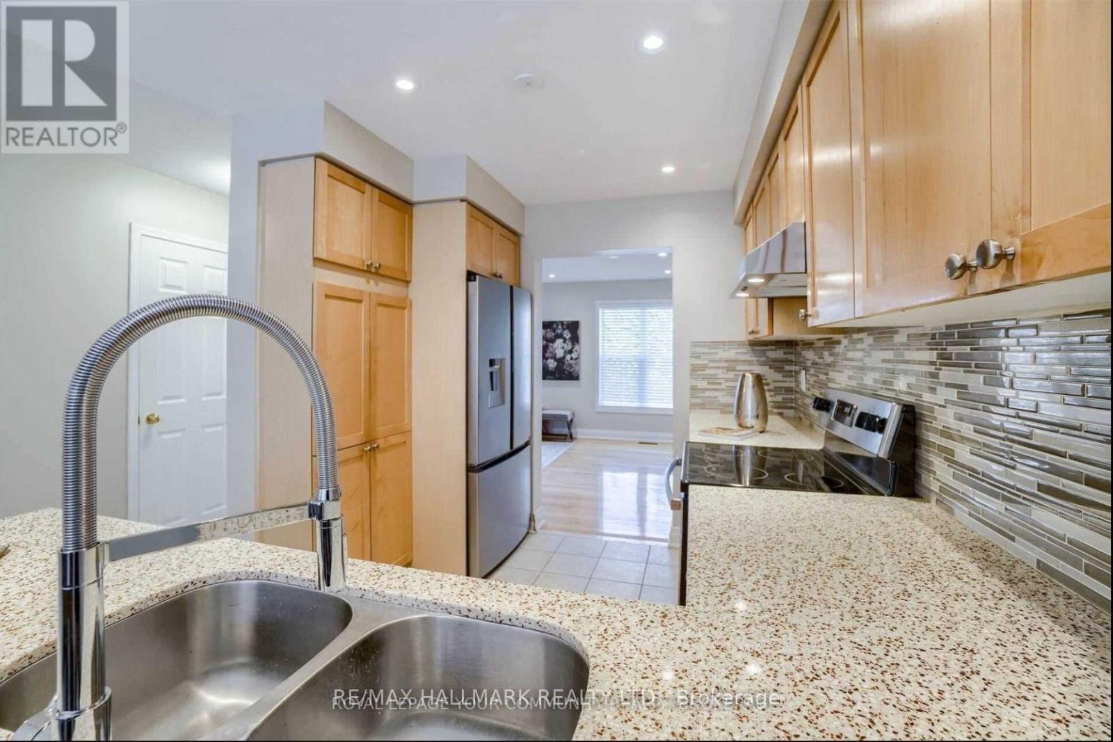 101 - 5980 Whitehorn Avenue, Mississauga, Ontario  L5V 2Y4 - Photo 6 - W12700920