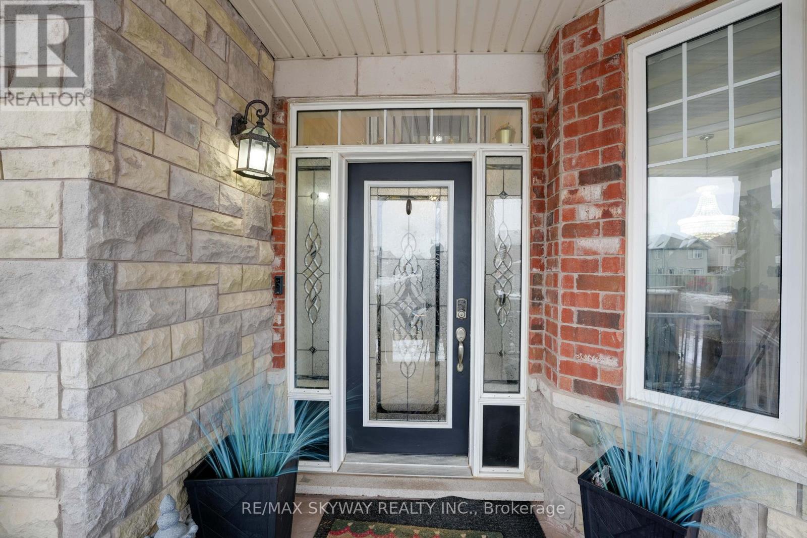 67 Veterans Drive, Brampton, Ontario  L7A 0T6 - Photo 3 - W12700922