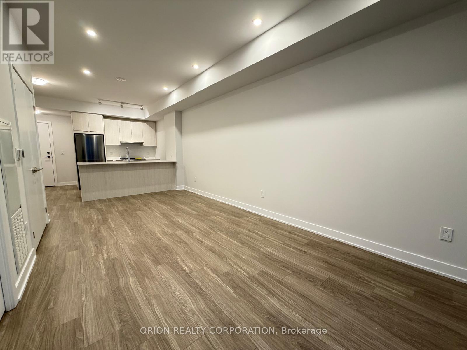 2210 - 430 Square One Drive, Mississauga, Ontario  L5B 0L6 - Photo 11 - W12700930