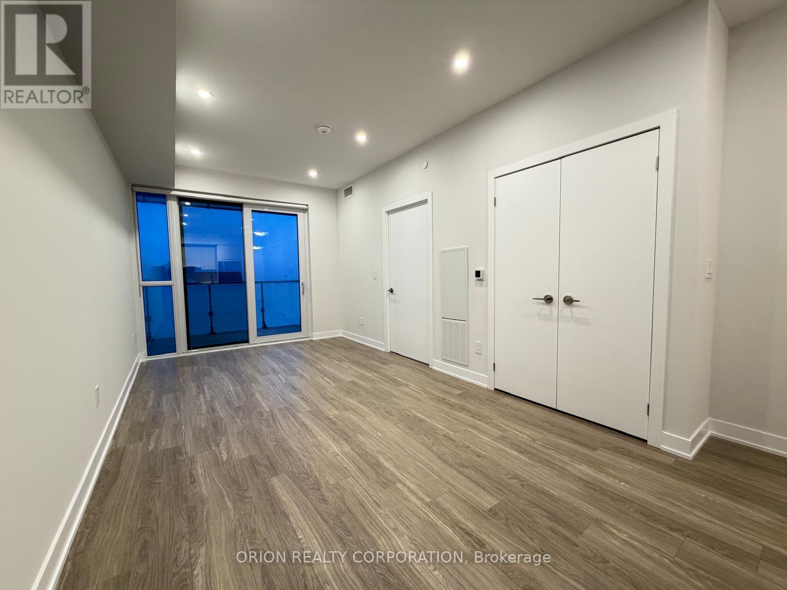 2210 - 430 Square One Drive, Mississauga, Ontario  L5B 0L6 - Photo 13 - W12700930