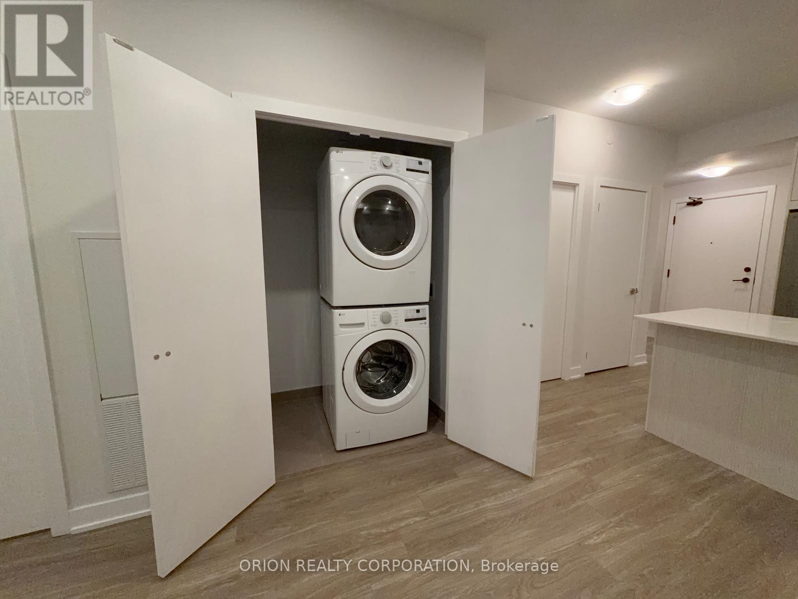 2210 - 430 Square One Drive, Mississauga, Ontario  L5B 0L6 - Photo 14 - W12700930