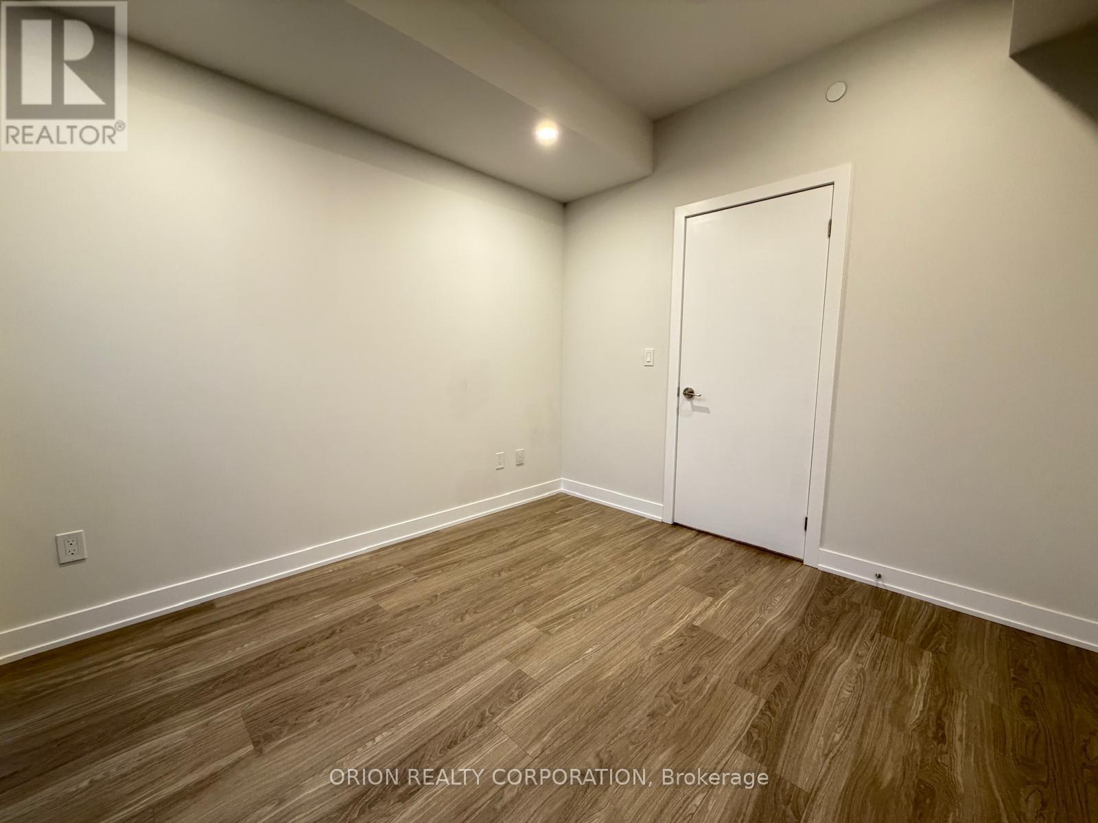 2210 - 430 Square One Drive, Mississauga, Ontario  L5B 0L6 - Photo 18 - W12700930