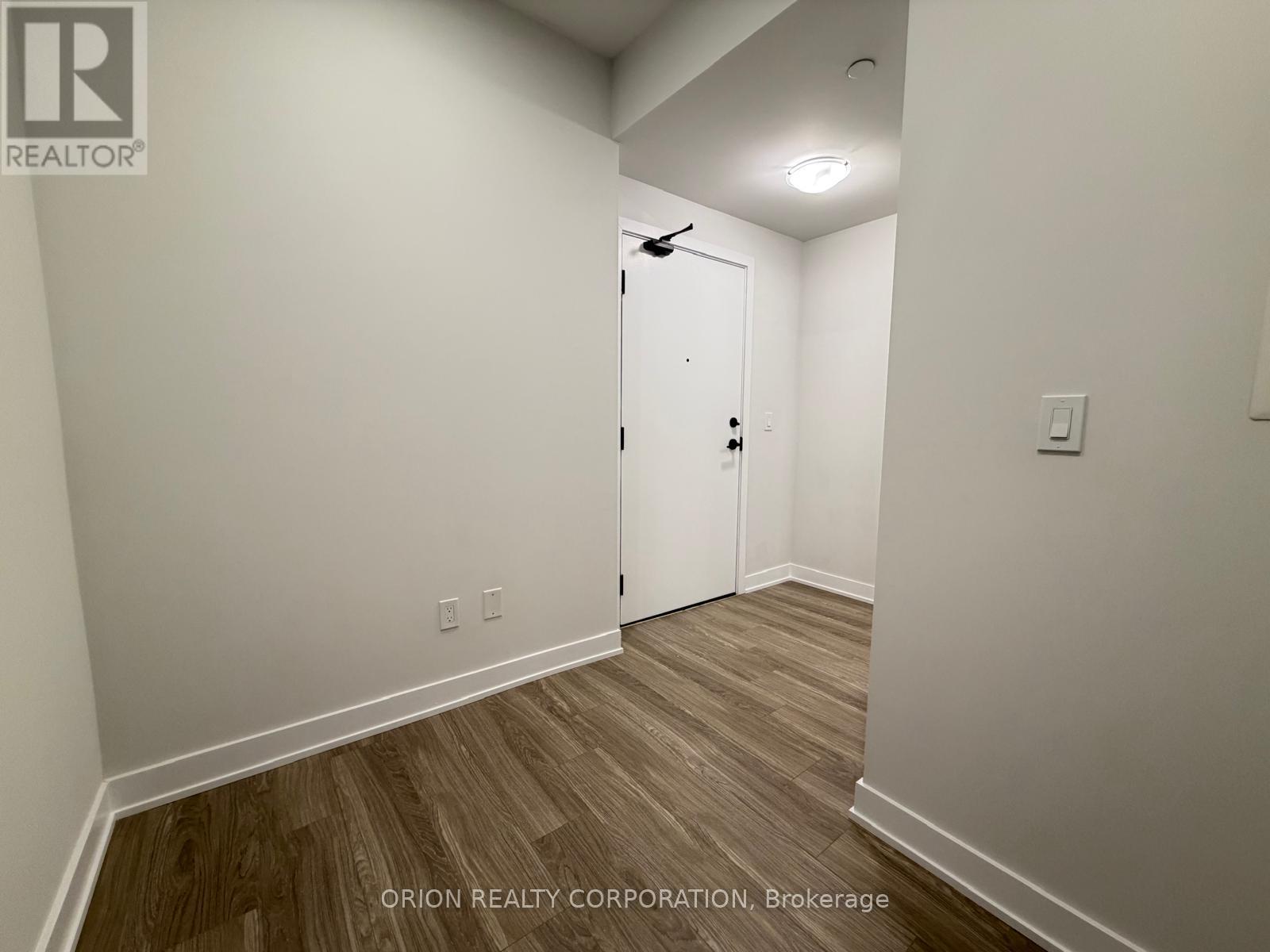 2210 - 430 Square One Drive, Mississauga, Ontario  L5B 0L6 - Photo 4 - W12700930