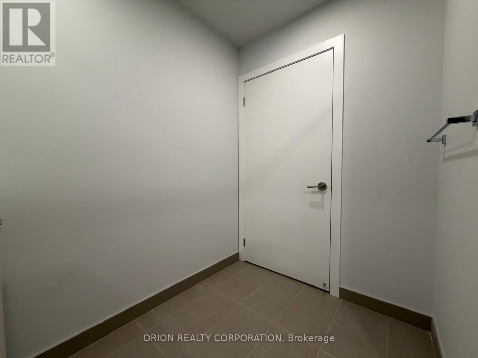2210 - 430 Square One Drive, Mississauga, Ontario  L5B 0L6 - Photo 9 - W12700930