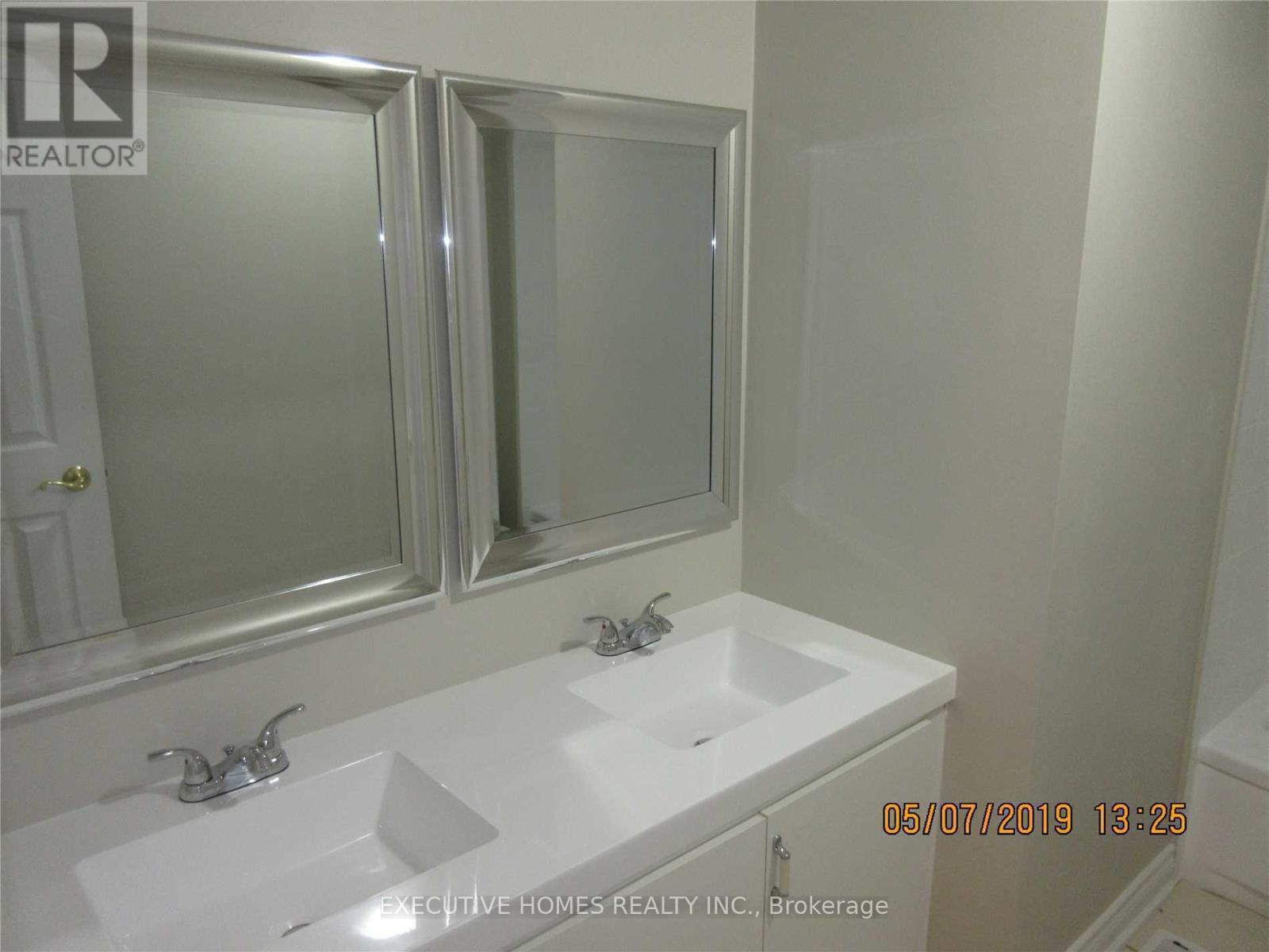 74 Hudson Drive, Brampton, Ontario  L6Y 4K8 - Photo 12 - W12700932