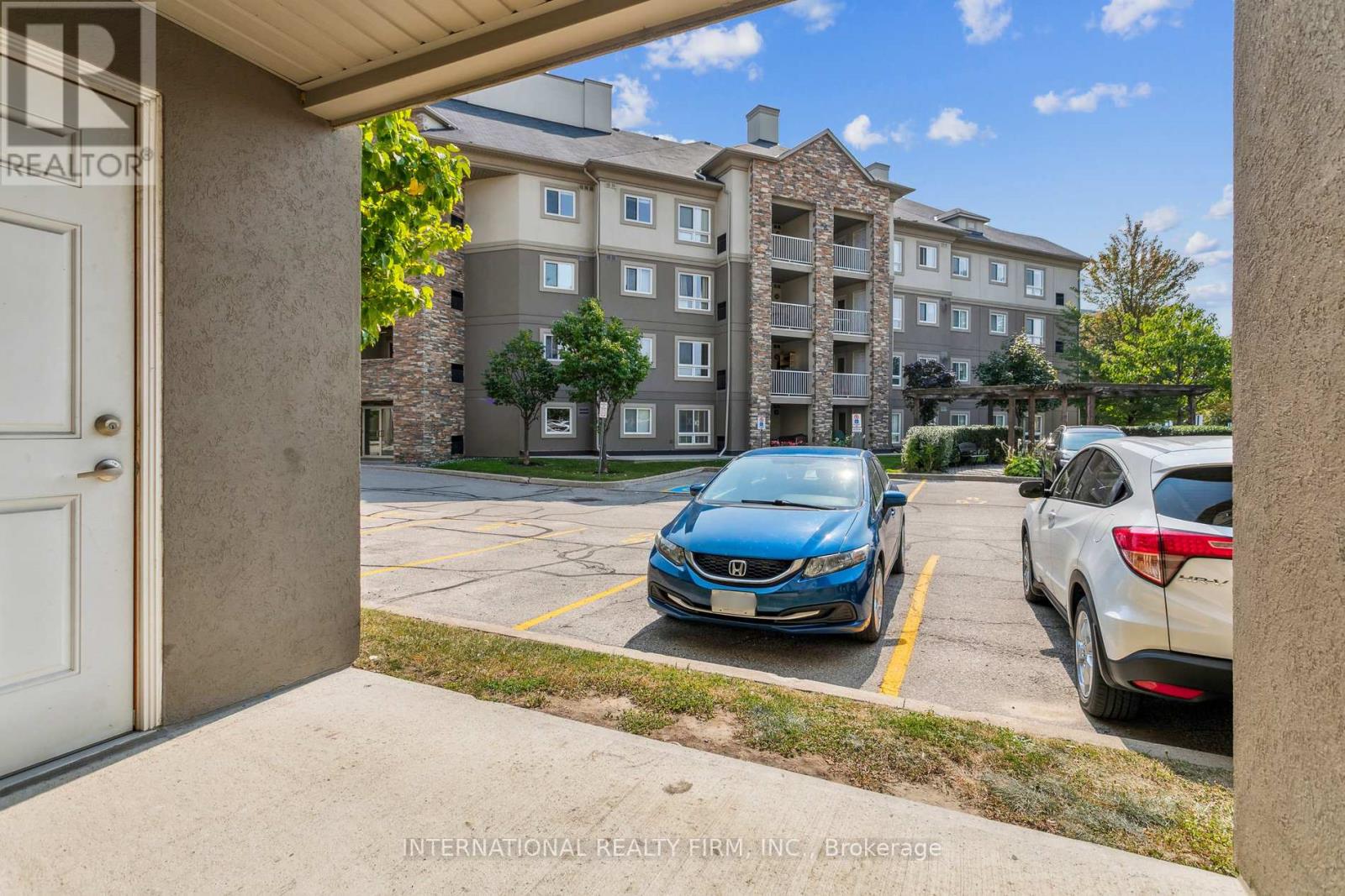 2113 - 6 Dayspring Circle, Brampton, Ontario  L6P 2Z6 - Photo 3 - W12700966