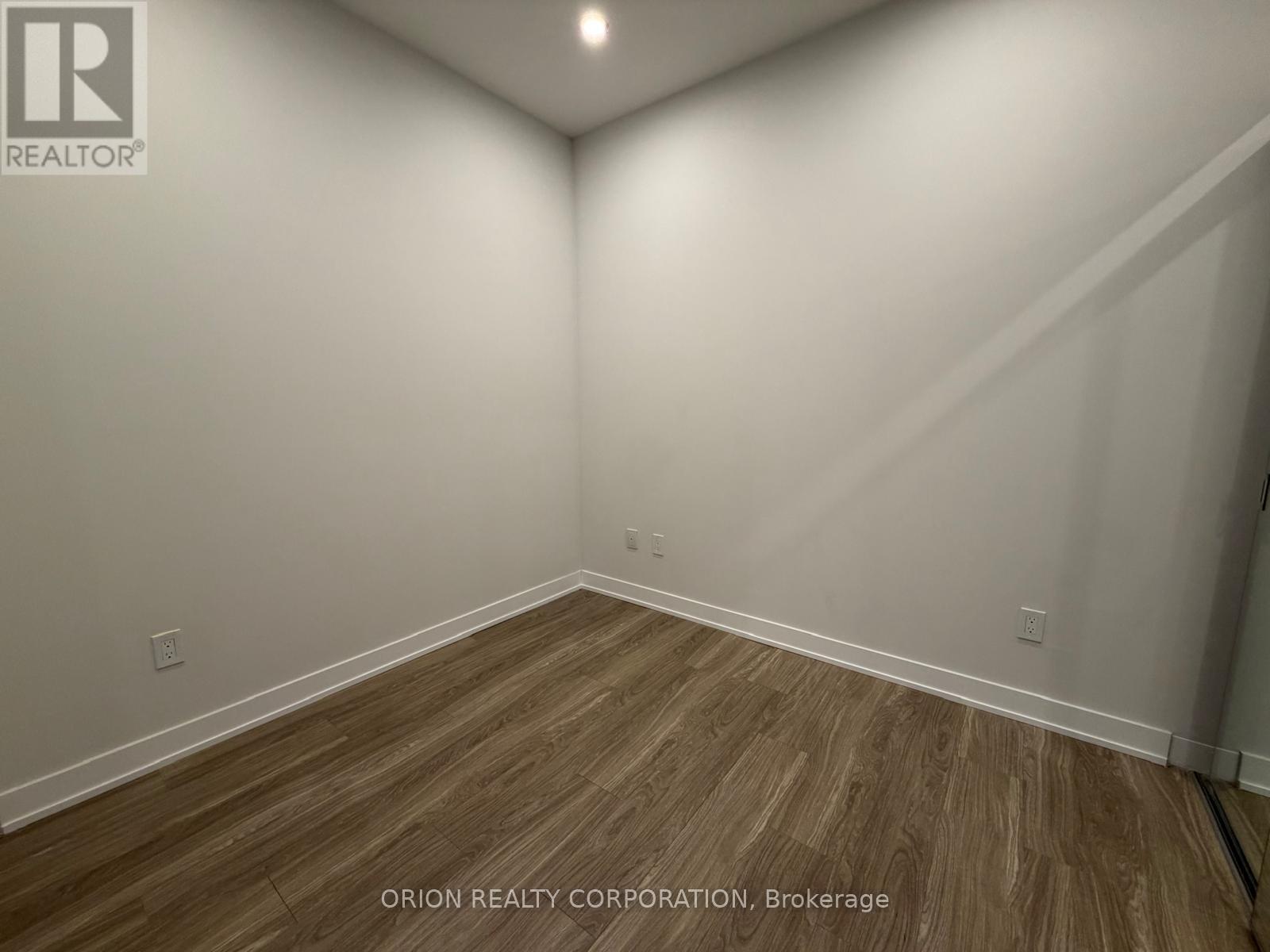 2209 - 430 Square One Drive, Mississauga, Ontario  L5B 0L6 - Photo 10 - W12701030