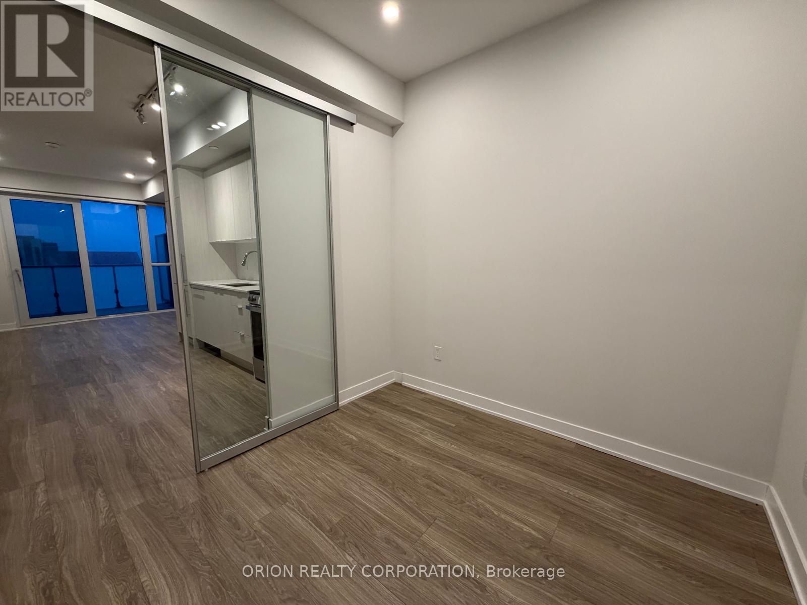 2209 - 430 Square One Drive, Mississauga, Ontario  L5B 0L6 - Photo 11 - W12701030