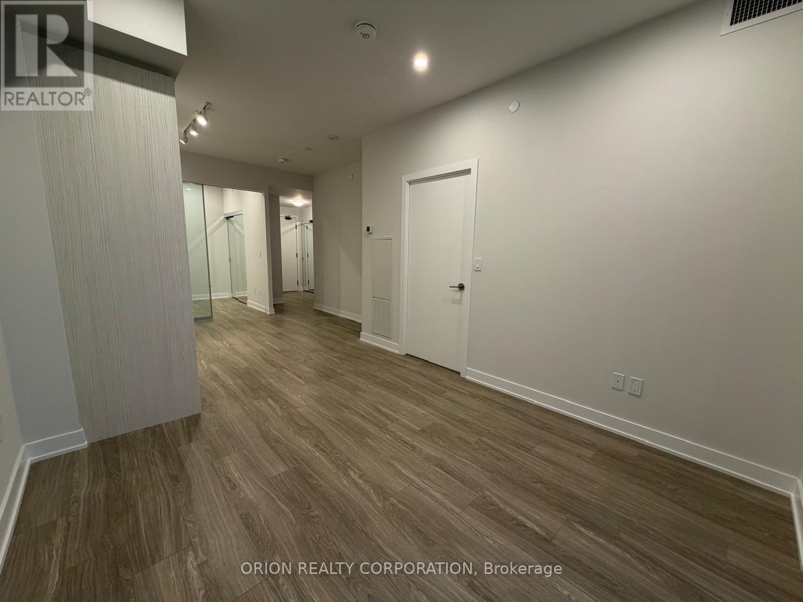 2209 - 430 Square One Drive, Mississauga, Ontario  L5B 0L6 - Photo 14 - W12701030