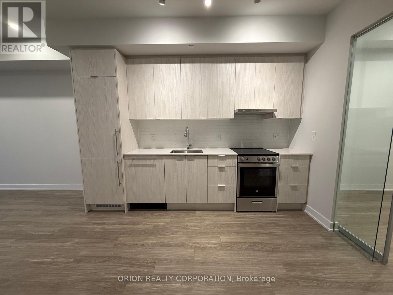 2209 - 430 Square One Drive, Mississauga, Ontario  L5B 0L6 - Photo 7 - W12701030