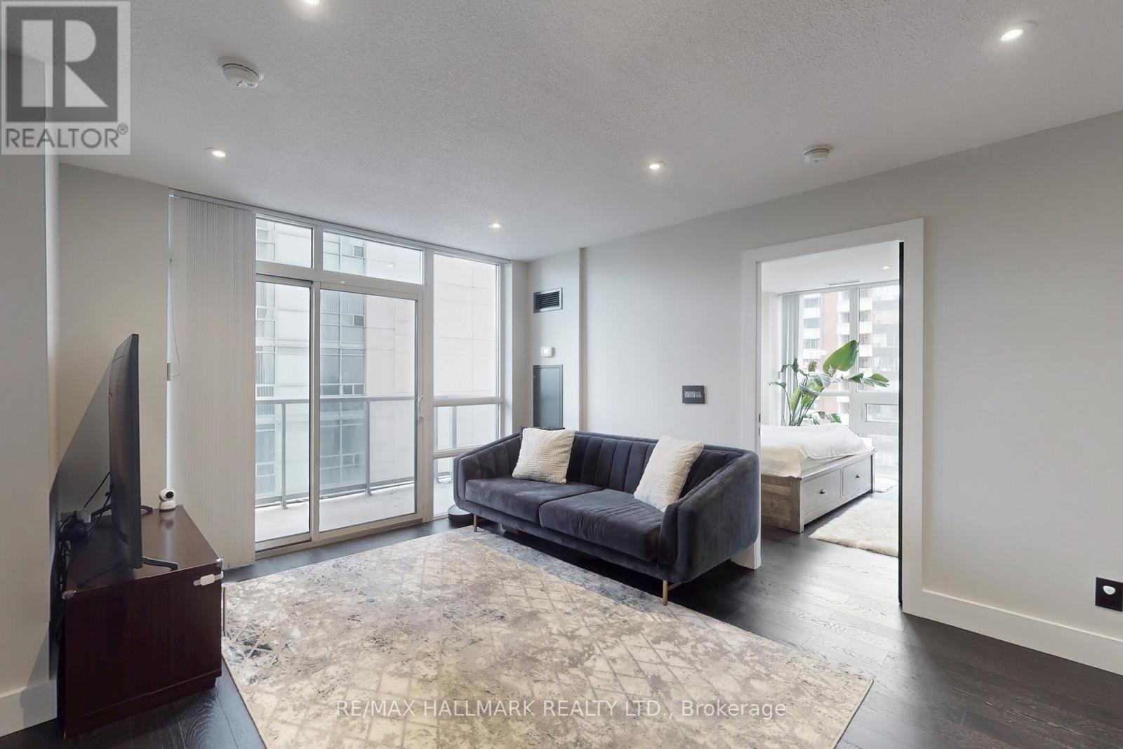 1002 - 3 Michael Power Place, Toronto, Ontario  M9A 0A2 - Photo 10 - W12701040