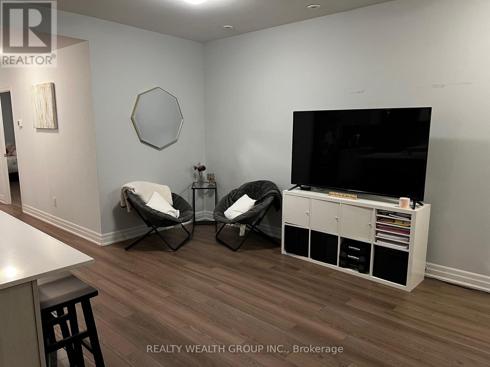 709 - 665 Cricklewood Drive, Mississauga, Ontario  L5G 0B9 - Photo 7 - W12701060