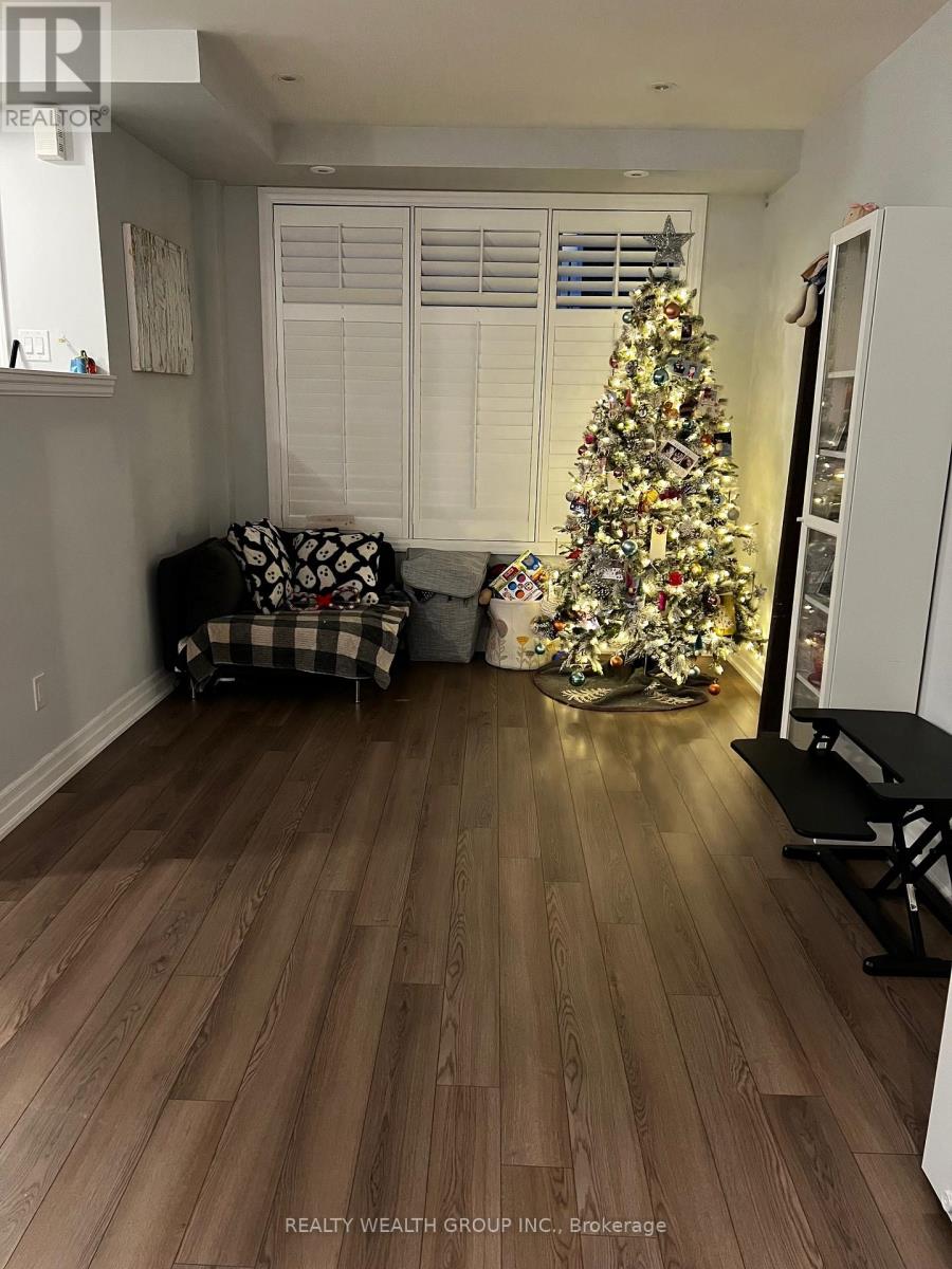 709 - 665 Cricklewood Drive, Mississauga, Ontario  L5G 0B9 - Photo 9 - W12701060